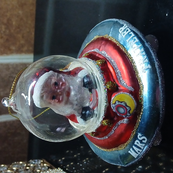 Santa in Mars Spaceship Ornament - Picture 5 of 8